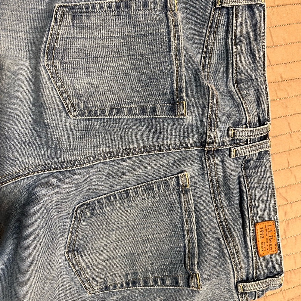L.L. Bean women regular size 8 Light Blue Jeans